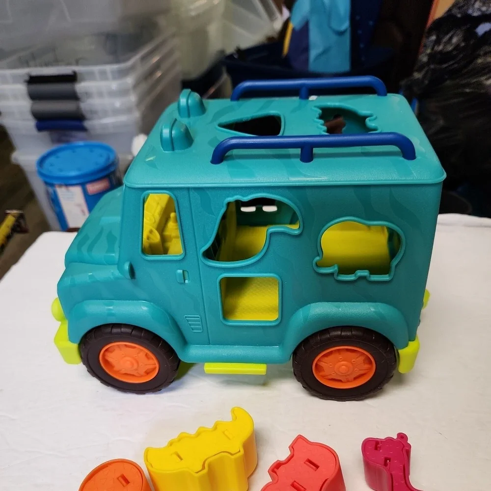 B. toys Animal Rescue Shape Sorter Truck - Happy Cruisers, Rollin' Animal Rescue